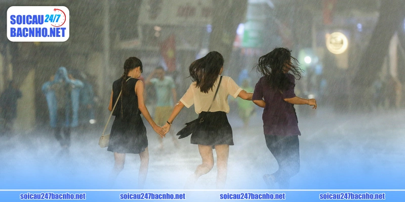 Ý nghĩa giấc mơ thấy dầm mưa bị cảm 